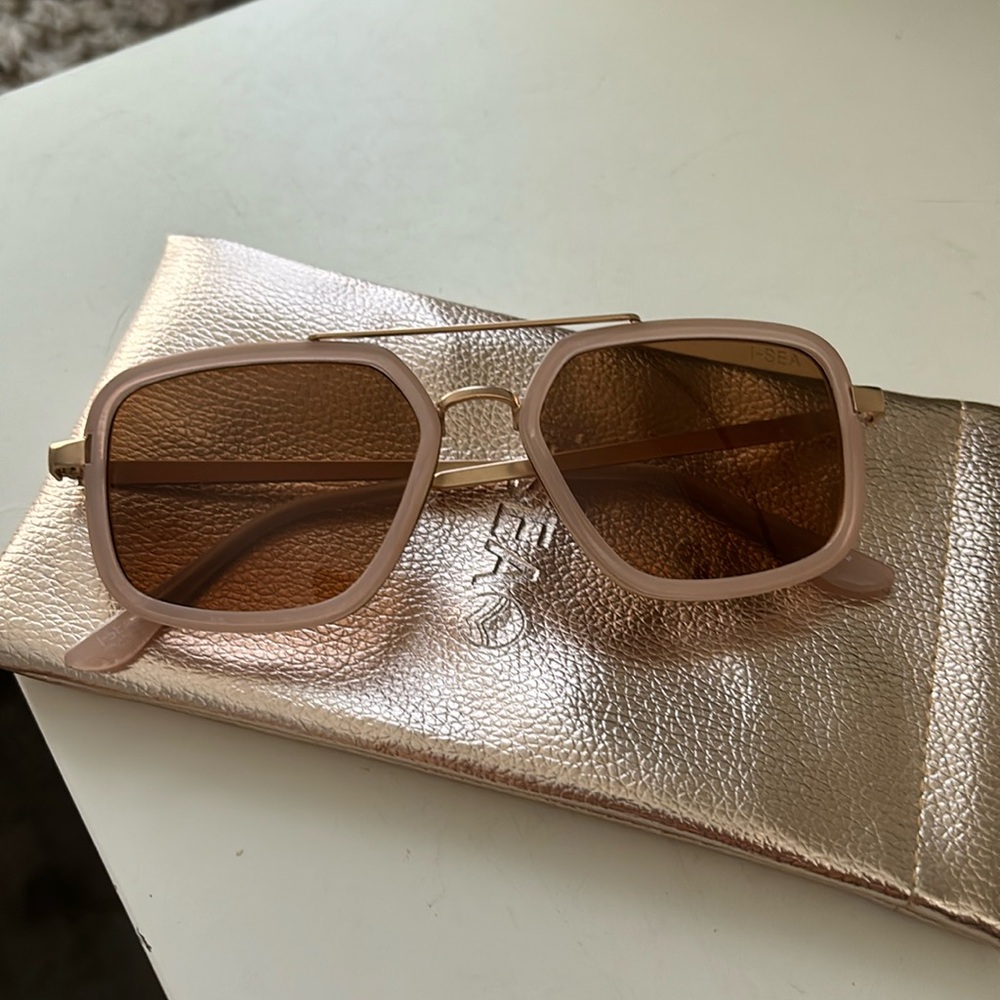I-SEA sunglasses with case